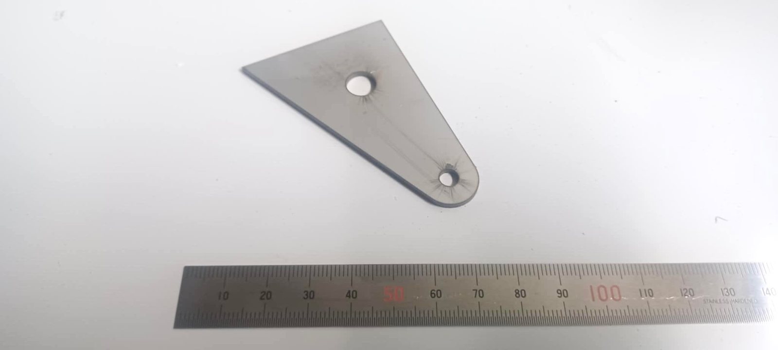 三角形のステー（受託加工の製作例）