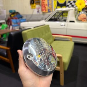 アルミ削り出しのポイントカバー 鏡面磨き 彫刻入り